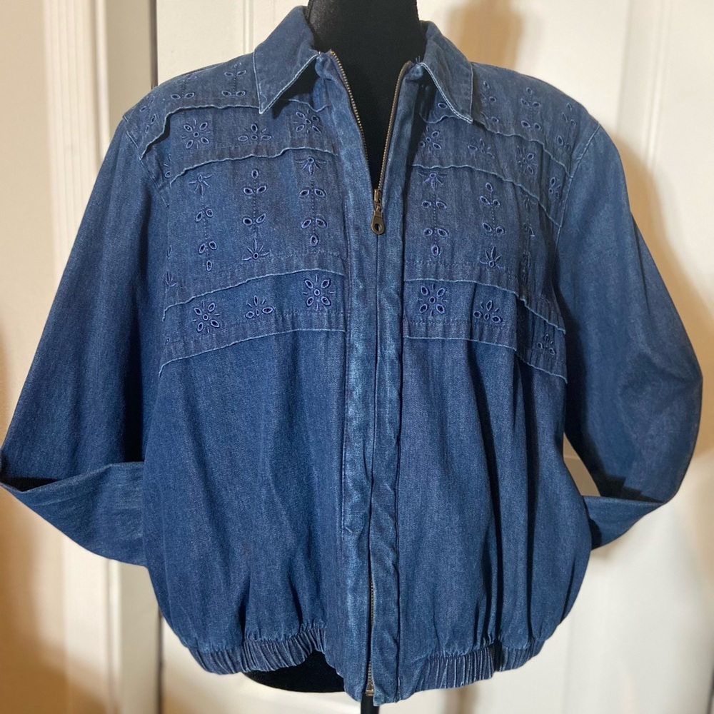 Alfred Dunner Petite~100% Cotton~Blue~Denim~Embroidered~Zipper Closure~Size 10P